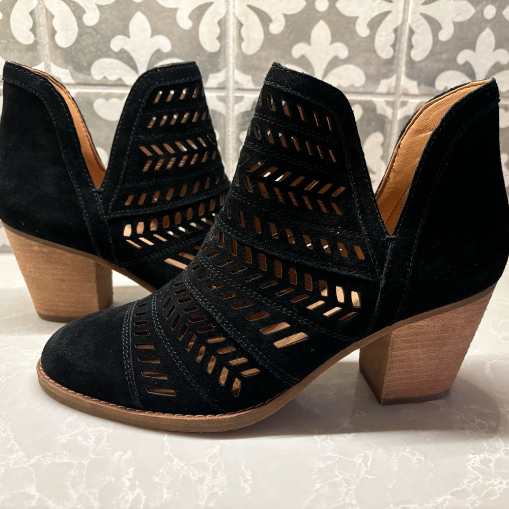 Frye Women’s Allister Feather Bootie, Size 8.5, NEW IN BOX